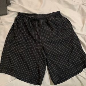 Lululemon 9” pacebreaker linerless shorts